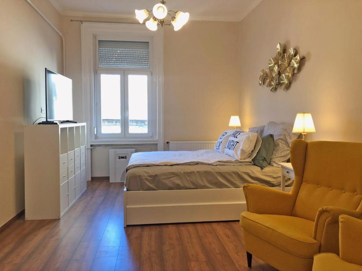 Modern Comfort In Historical Budapest Exterior foto
